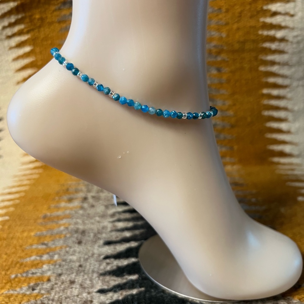 9 1/2 inch apatite & glass bead anklet